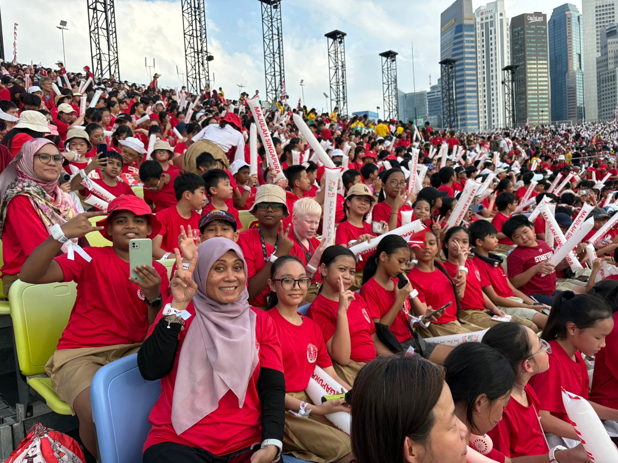 P5 student at Kallang wave enjoying the NE show 